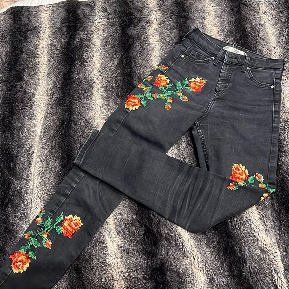 Tooshop Moto Jamie Embroidered Jeans